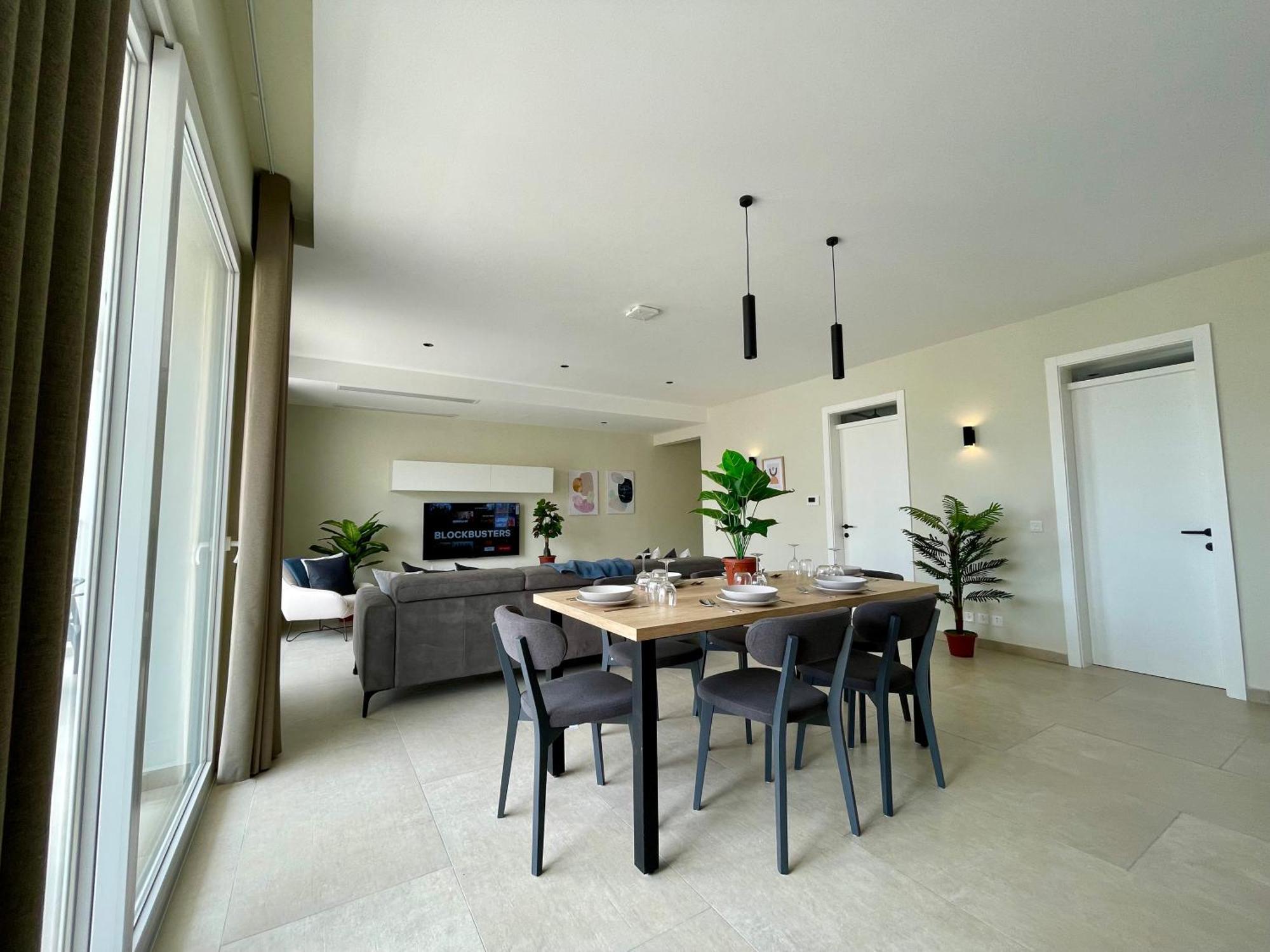 Bugibba Square Seafront Lux Apartments By Holi St. Paul's Bay Exteriör bild