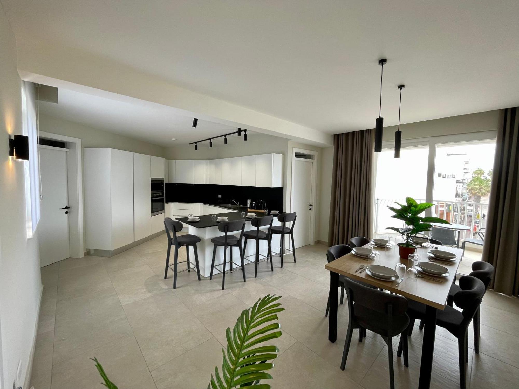 Bugibba Square Seafront Lux Apartments By Holi St. Paul's Bay Exteriör bild