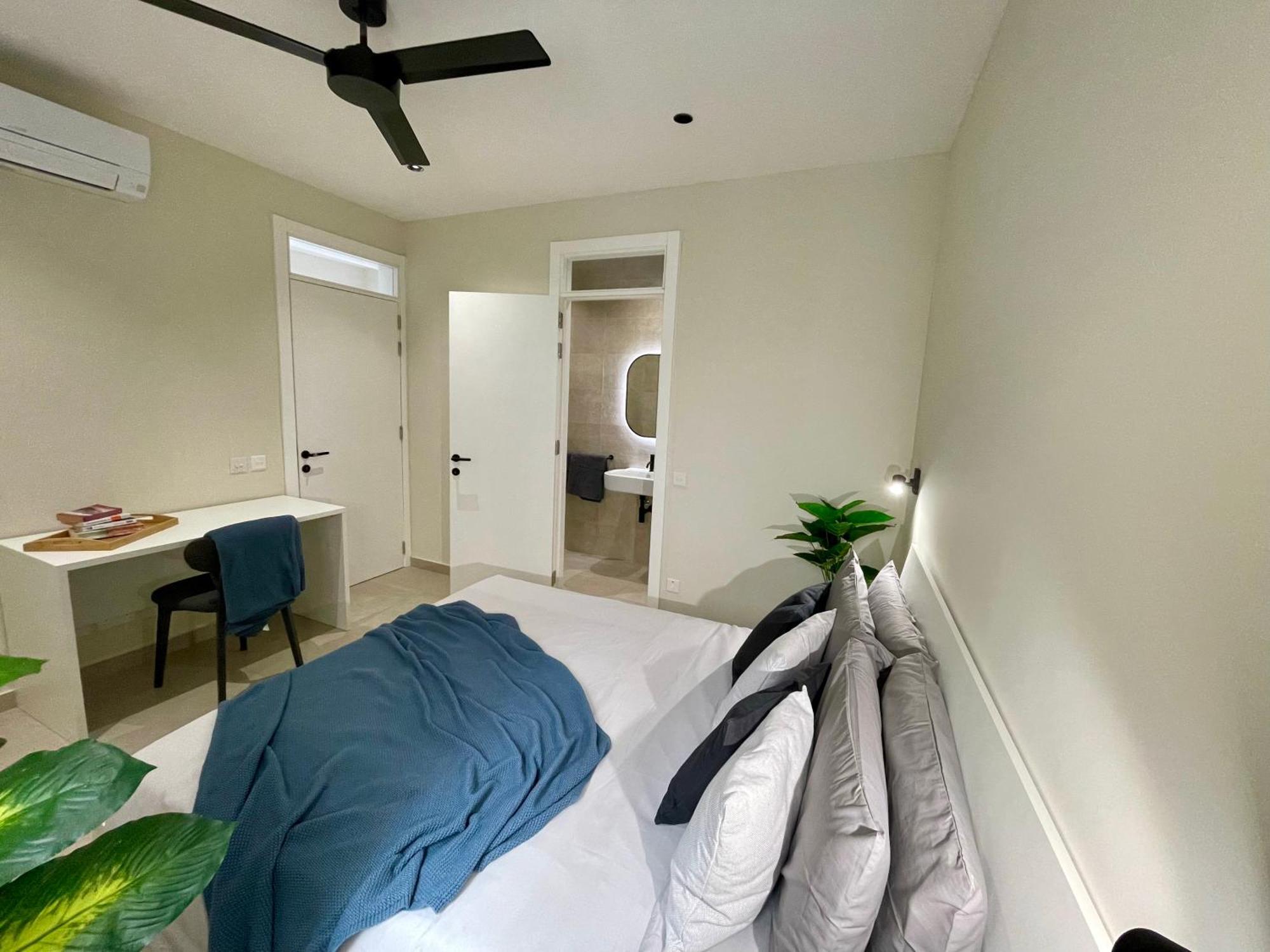 Bugibba Square Seafront Lux Apartments By Holi St. Paul's Bay Exteriör bild
