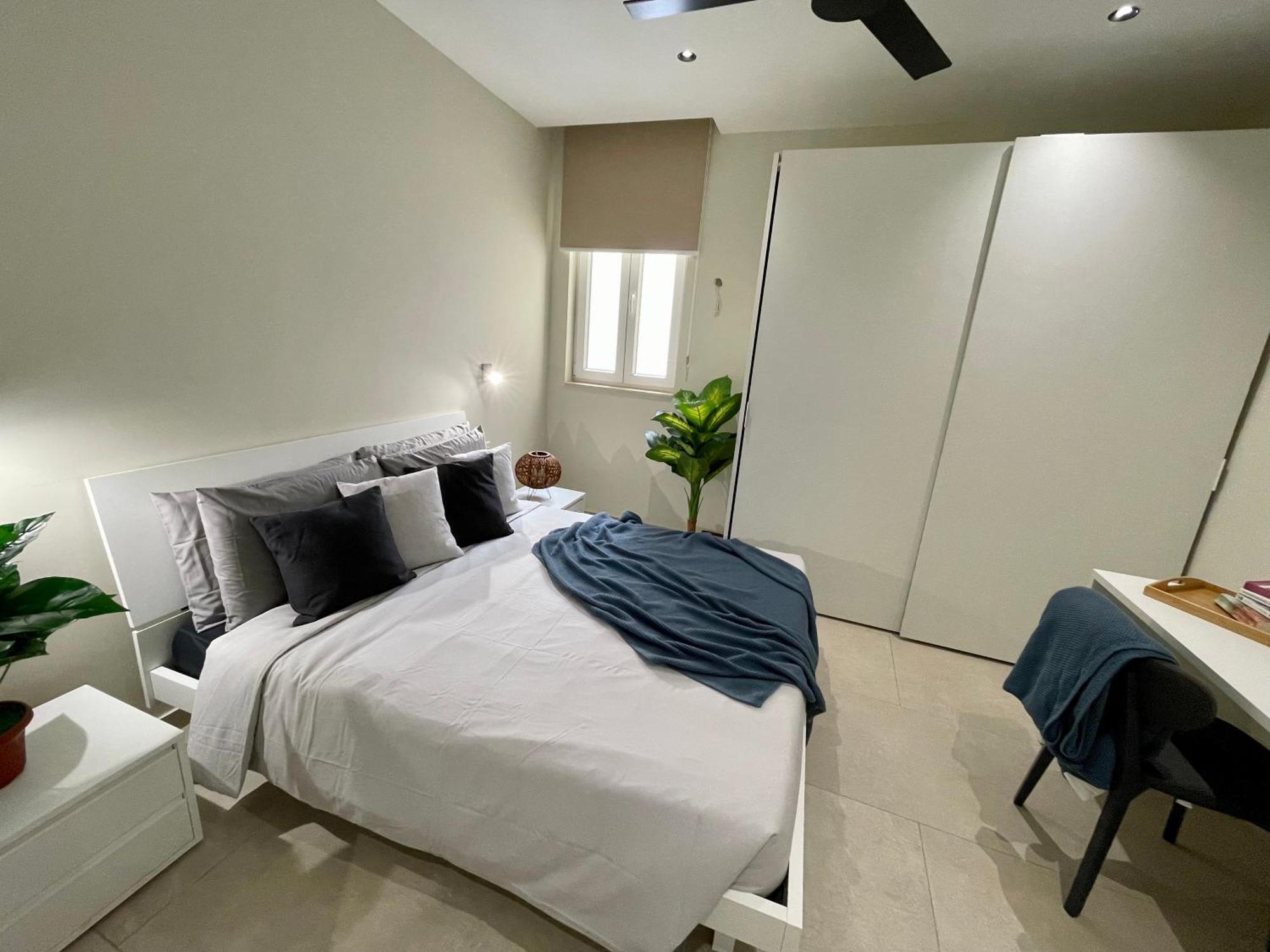 Bugibba Square Seafront Lux Apartments By Holi St. Paul's Bay Exteriör bild