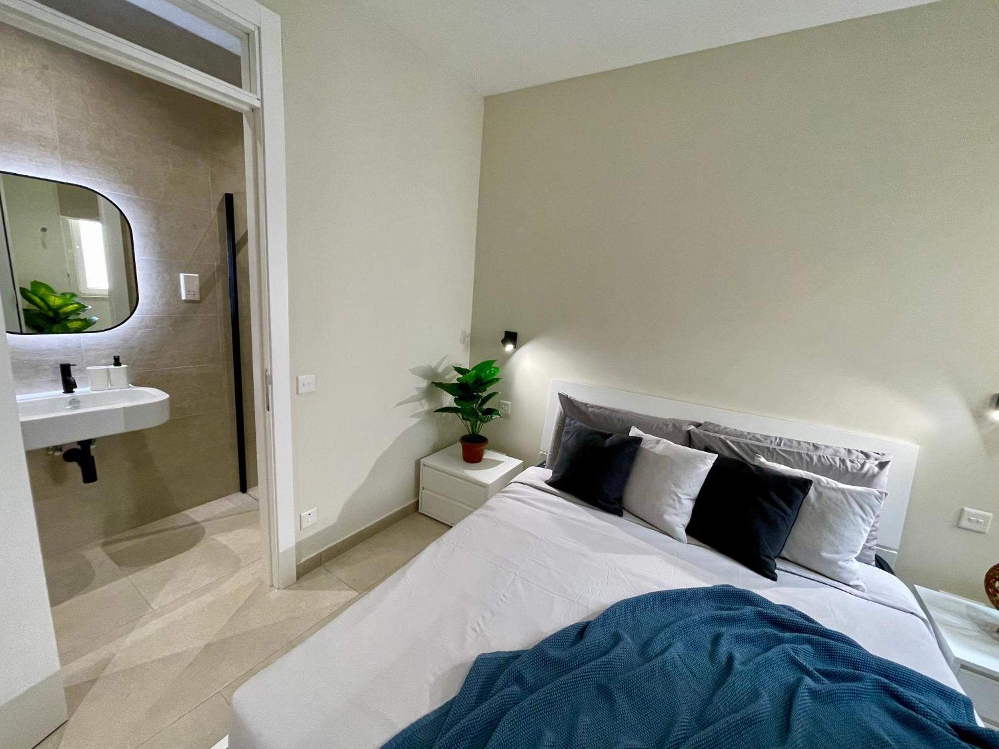 Bugibba Square Seafront Lux Apartments By Holi St. Paul's Bay Exteriör bild