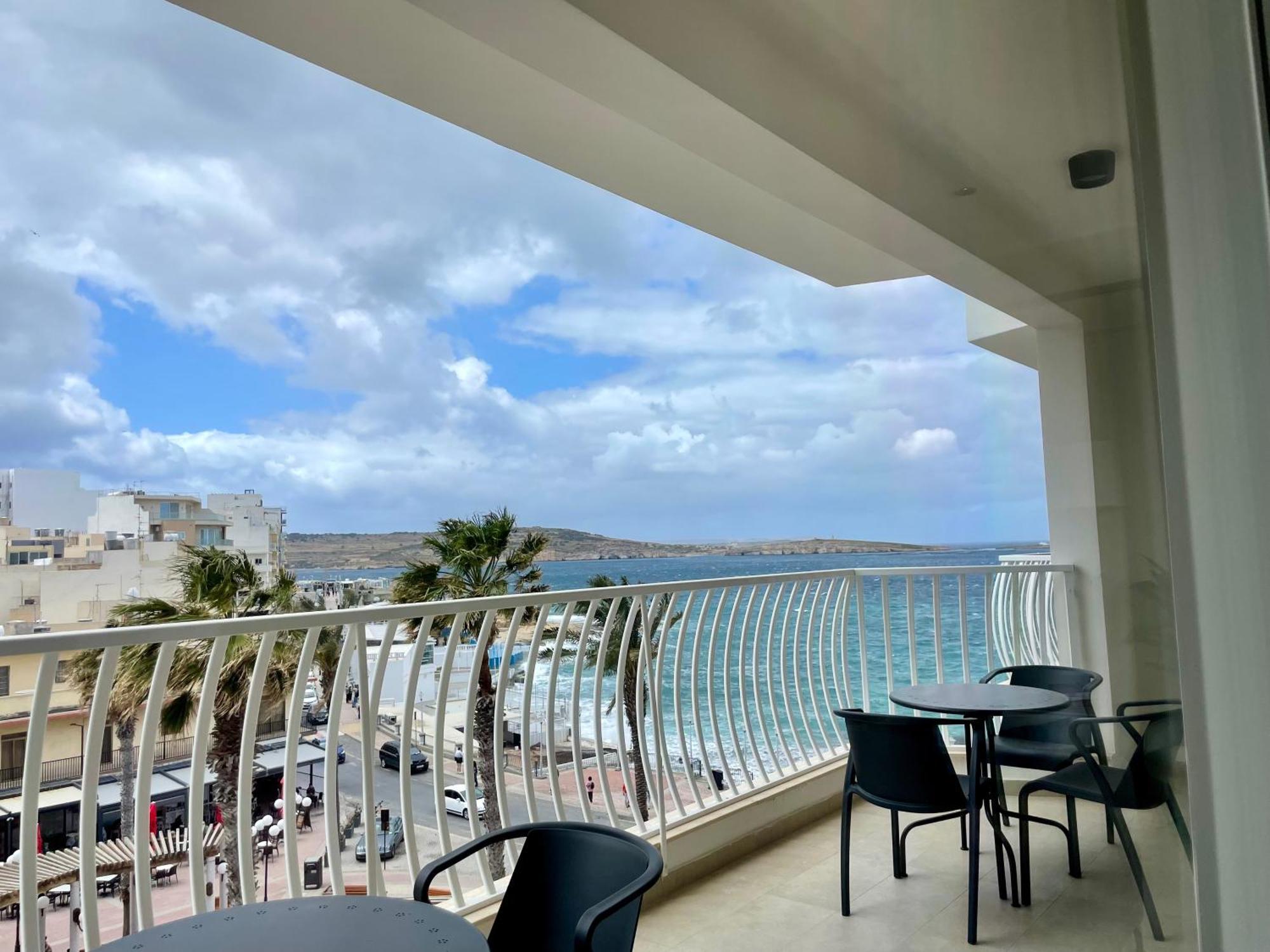 Bugibba Square Seafront Lux Apartments By Holi St. Paul's Bay Exteriör bild