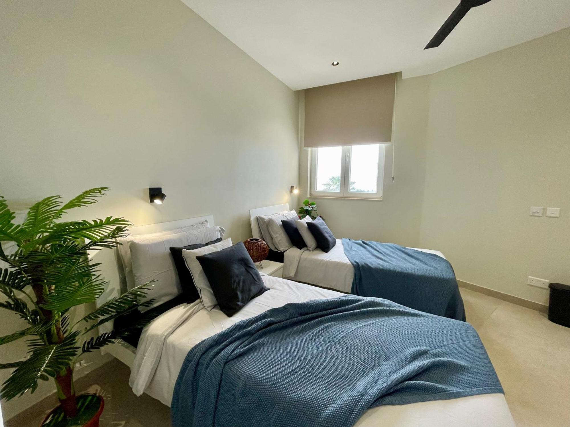 Bugibba Square Seafront Lux Apartments By Holi St. Paul's Bay Exteriör bild