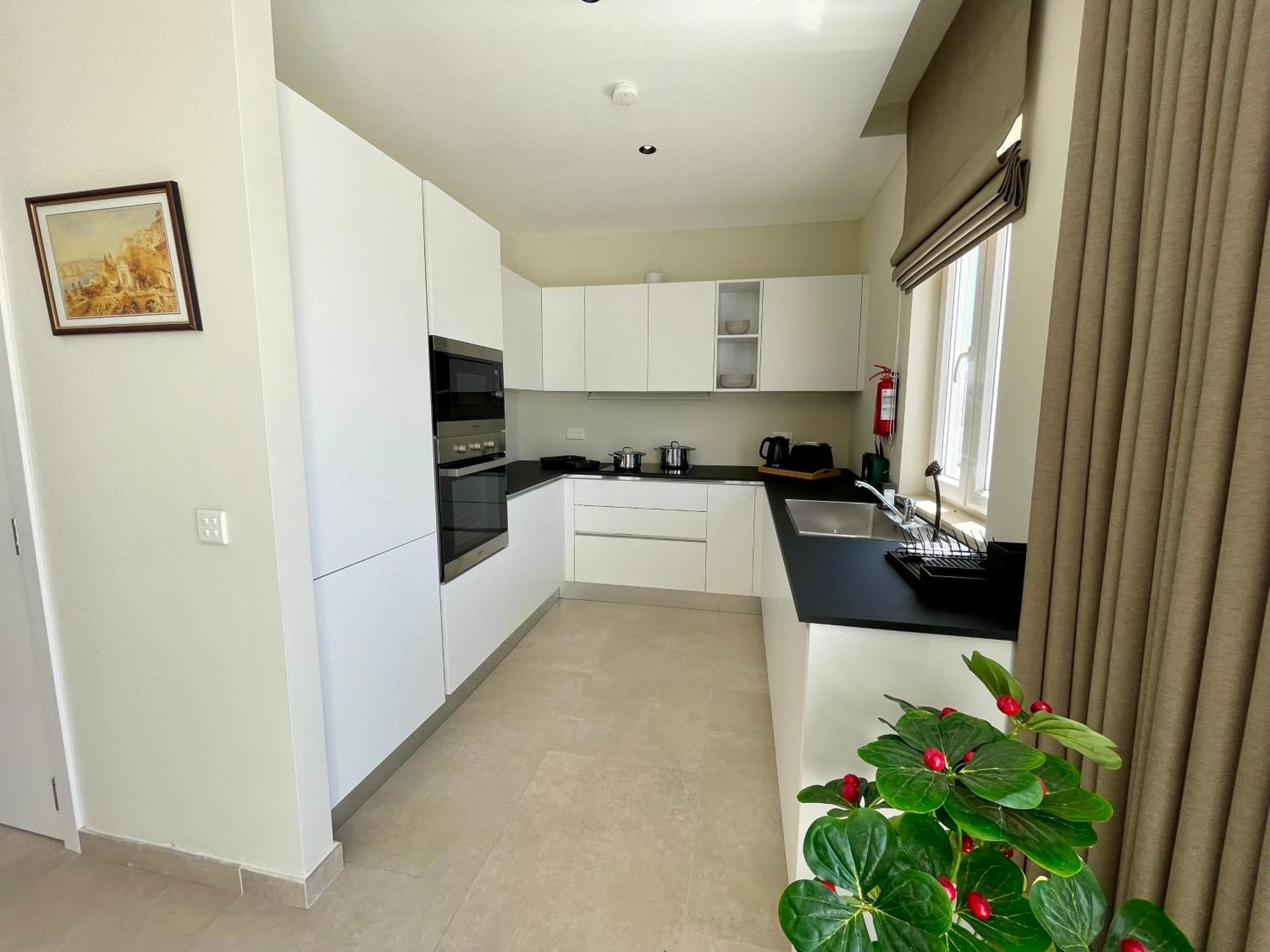 Bugibba Square Seafront Lux Apartments By Holi St. Paul's Bay Exteriör bild